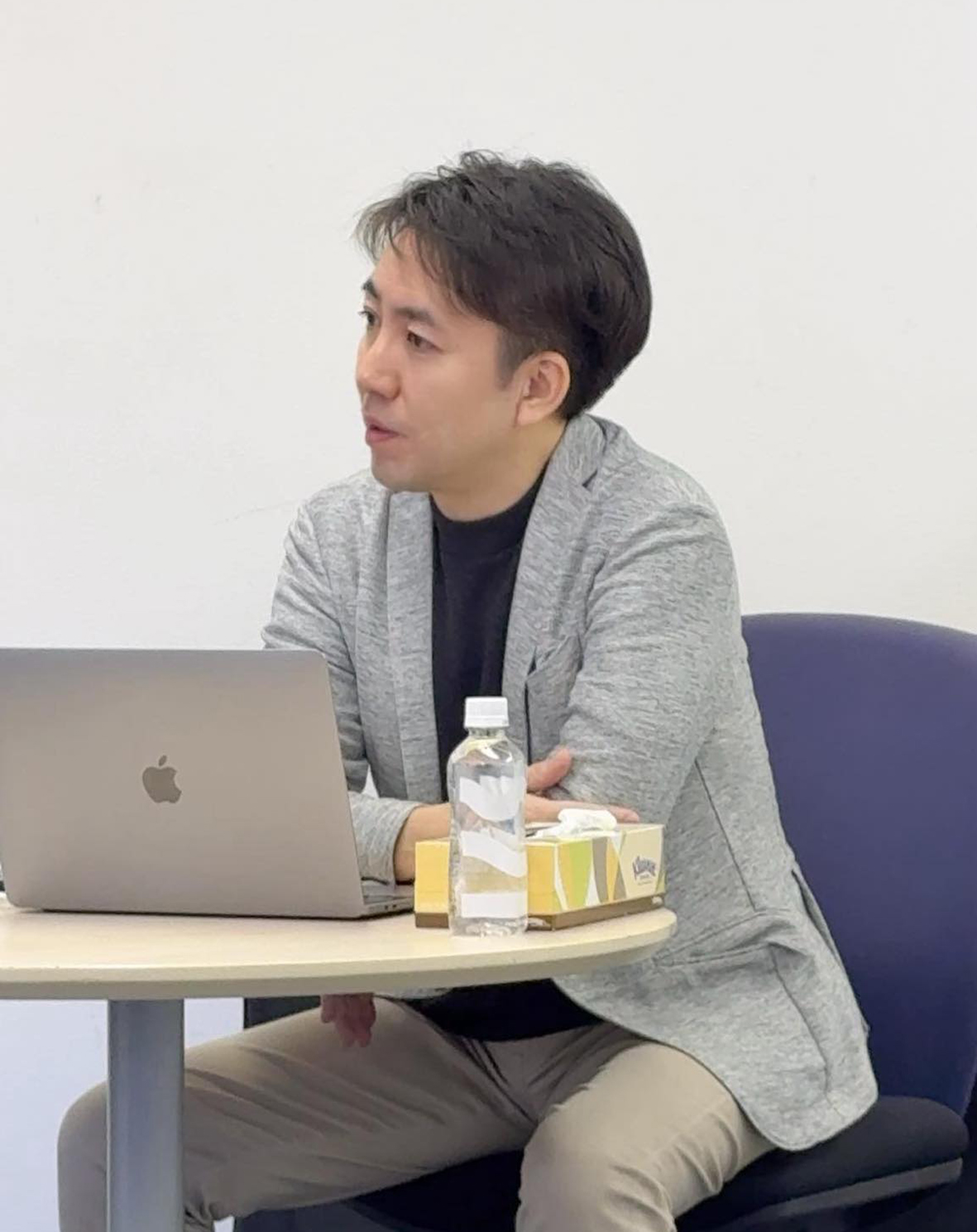 不登校支援セミナーでの講師姿(質問に丁寧に回答)